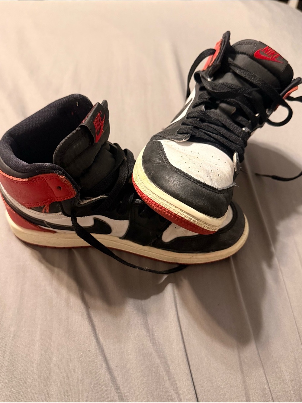 Nike Air Jordan 1 Mid Youth Size 2.5Y Black White Red Sneakers Shoes